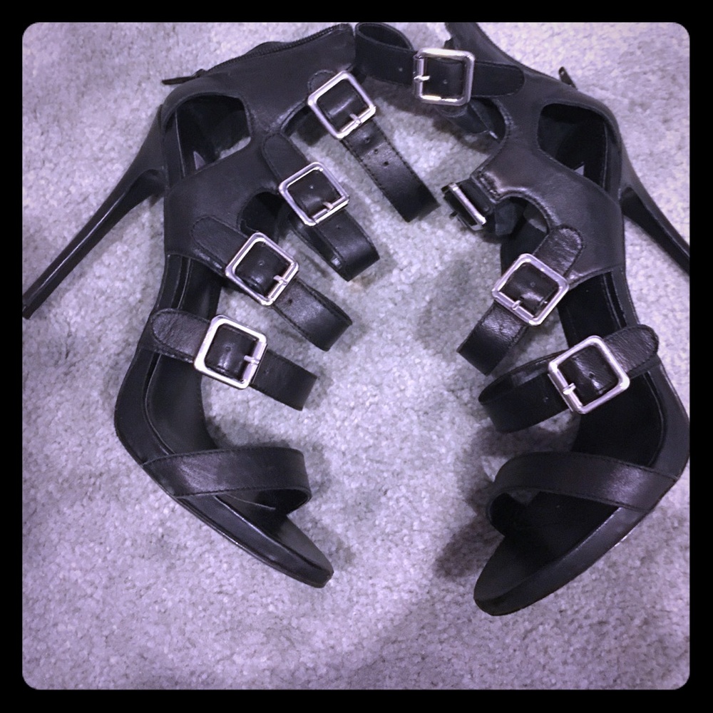 Black leather buckle shoe